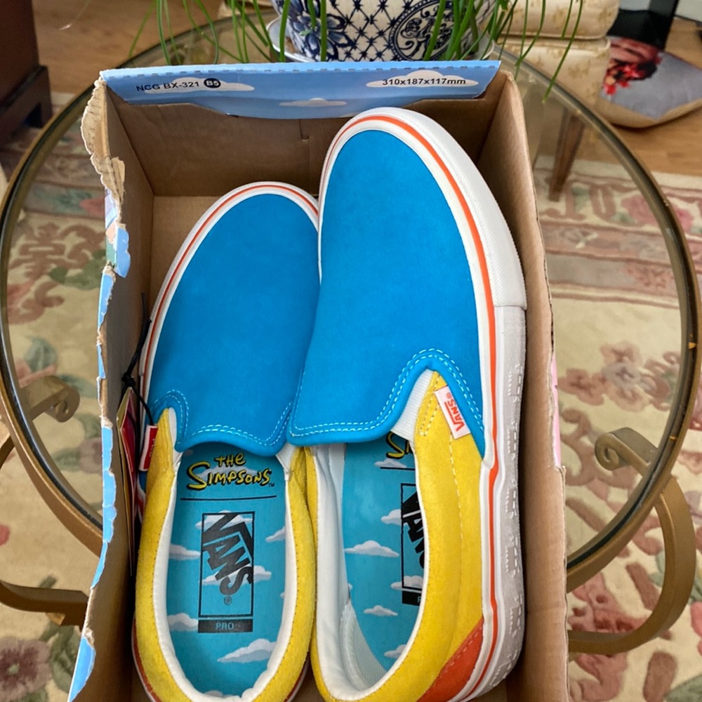 Authentic Simpson Vans never worn size 7